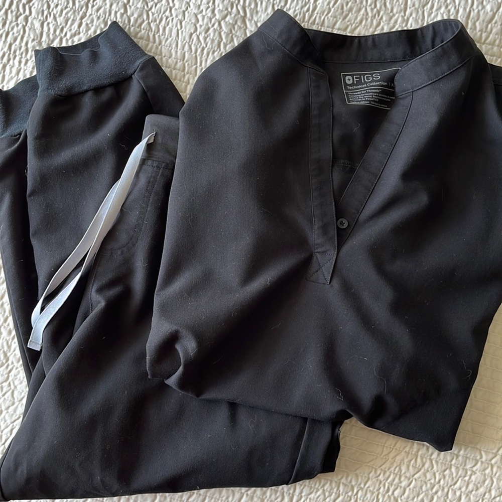 Figs Black Scrub Set